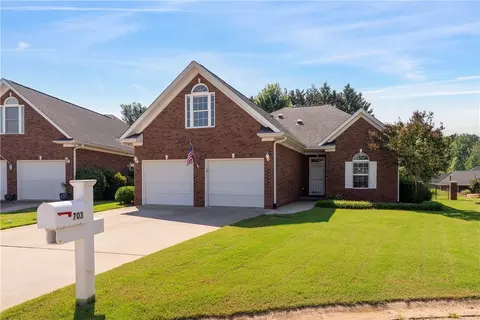703 Nottingham Ct, Seneca, SC 29672