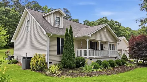 123 Richland Creek Dr, Westminster, SC 29693