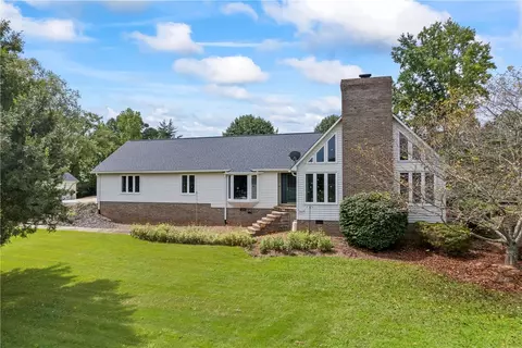 130 Quail Haven Dr, Walhalla, SC 29691