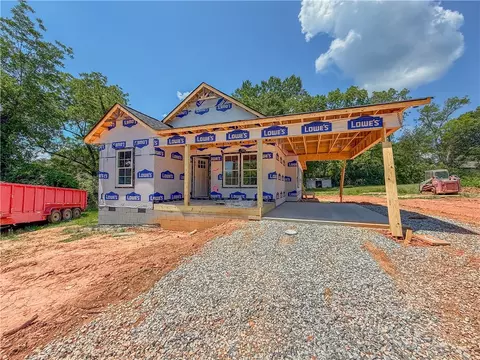 306 W South 3rd St, Seneca, SC 29678
