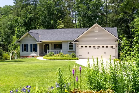 113 Cane Creek Harbor Rd, Seneca, SC 29672
