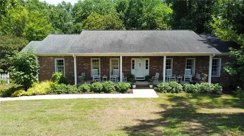 639 Sulphur Springs Rd, Greenville, SC 29617