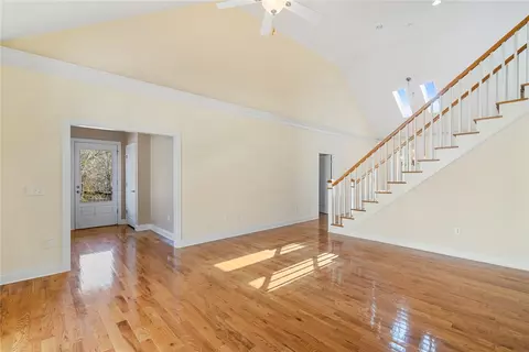 Living - 16 Oleander Dr, Anderson, SC 29621 photo 2 of 4