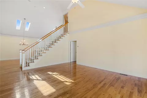 Living - 16 Oleander Dr, Anderson, SC 29621 photo 3 of 4
