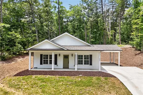 450 Lucky St, Westminster, SC 29693