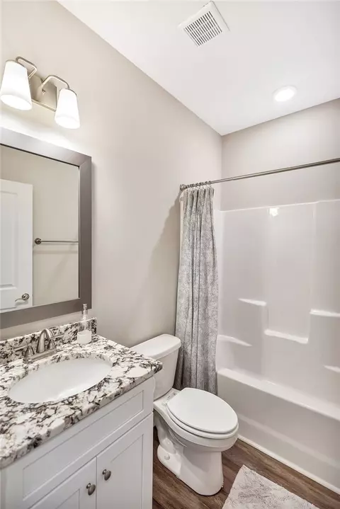 Bath - 415 Thompson St, Pendleton, SC 29670 photo 5 of 5