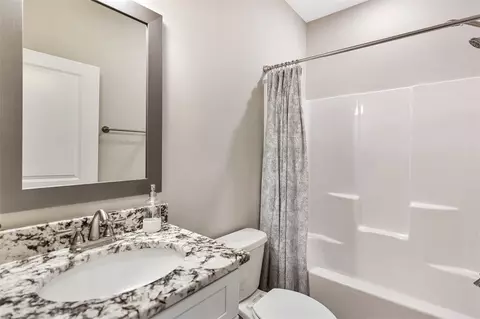 Bath - 415 Thompson St, Pendleton, SC 29670 photo 4 of 5