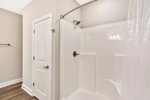 Bath - 415 Thompson St, Pendleton, SC 29670 photo 3 of 5