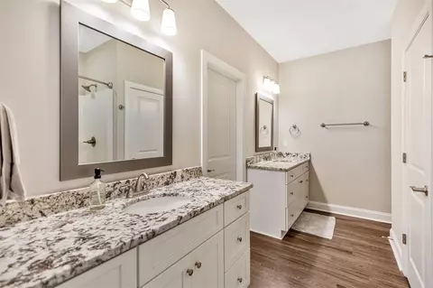 Bath - 415 Thompson St, Pendleton, SC 29670 photo 2 of 5