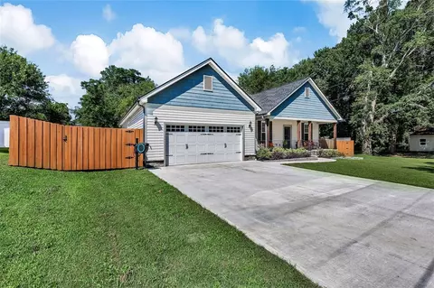 Exterior - 415 Thompson St, Pendleton, SC 29670 photo 6 of 9