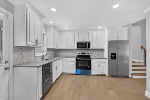 Kitchen - 712 Beech Dr, Seneca, SC 29678 photo 2 of 3