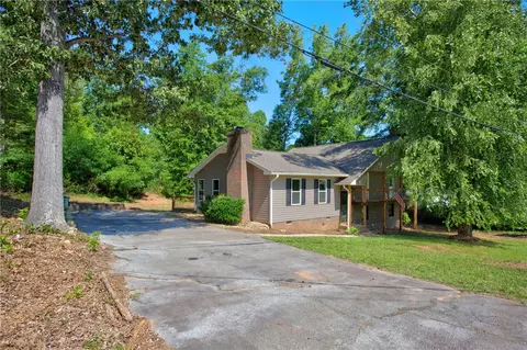 Exterior - 712 Beech Dr, Seneca, SC 29678 photo 1 of 7