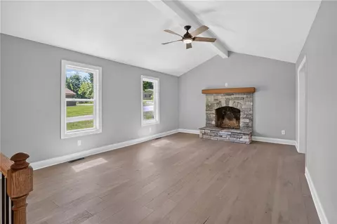 Living - 712 Beech Dr, Seneca, SC 29678 photo 1 of 6