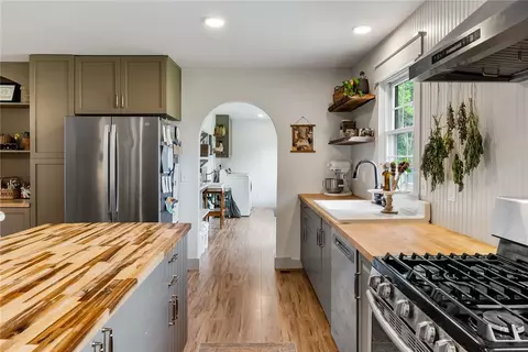 Kitchen - 104 Owens Rd, Pendleton, SC 29670 photo 8 of 9