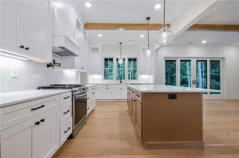 Kitchen - 224 W Old Pendleton Rd, Central, SC 29630 photo 4 of 6