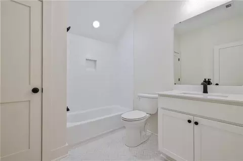 Bath - 224 W Old Pendleton Rd, Central, SC 29630 photo 6 of 6