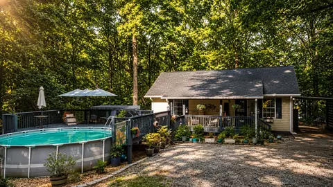 26 Chief Ln, Hartwell, GA 30643