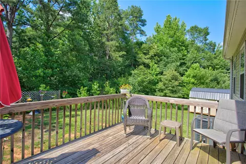 Exterior - 405 Pawnee Dr, Walhalla, SC 29691 photo 2 of 8