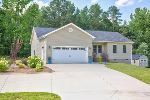 405 Pawnee Dr, Walhalla, SC 29691