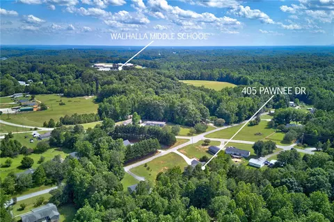 View/Area - 405 Pawnee Dr, Walhalla, SC 29691 photo 4 of 5