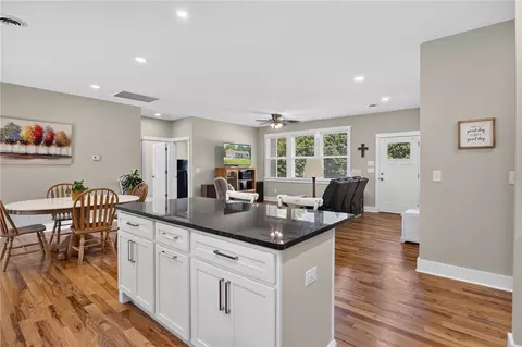 Entry Way - 405 Pawnee Dr, Walhalla, SC 29691 photo 1 of 2