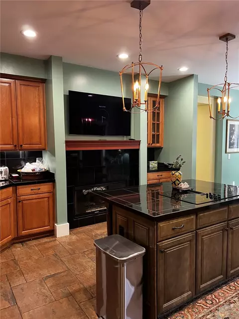 Kitchen - 406 E Waterside Dr, Seneca, SC 29672 photo 5 of 6