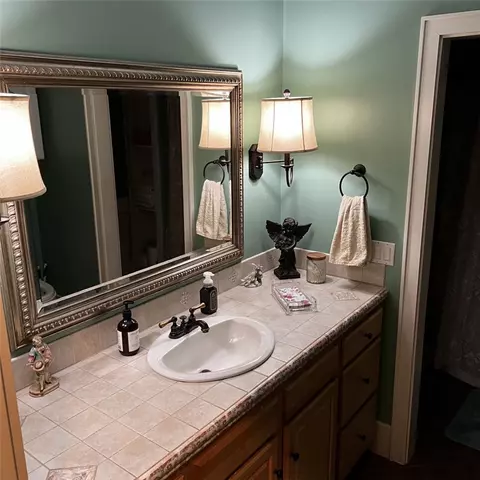 Bath - 406 E Waterside Dr, Seneca, SC 29672 photo 5 of 5