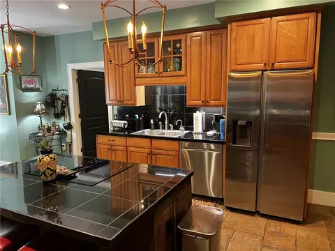 Kitchen - 406 E Waterside Dr, Seneca, SC 29672 photo 4 of 6