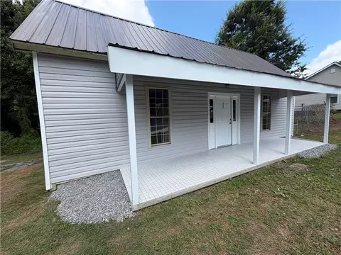 Exterior - 302 Sirrine St, Honea Path, SC 29654 photo 2 of 4