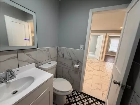 Bath - 302 Sirrine St, Honea Path, SC 29654 photo 2 of 4