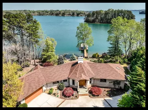 132 S Oak Pointe Dr, Seneca, SC 29672