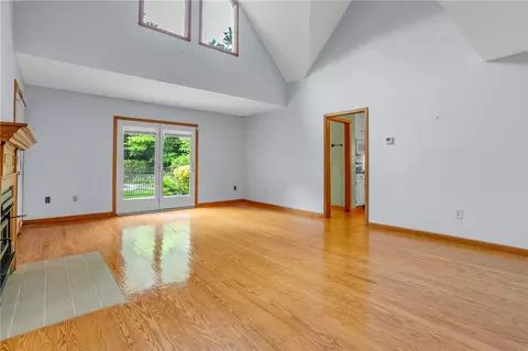 Living - 1004 Ridgeview Dr, Pendleton, SC 29670 photo 3 of 4