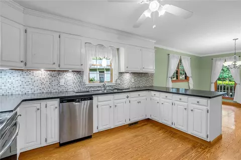 Kitchen - 1004 Ridgeview Dr, Pendleton, SC 29670 photo 2 of 3