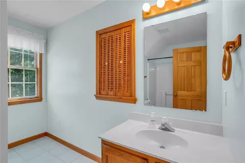 Bath - 1004 Ridgeview Dr, Pendleton, SC 29670 photo 3 of 3