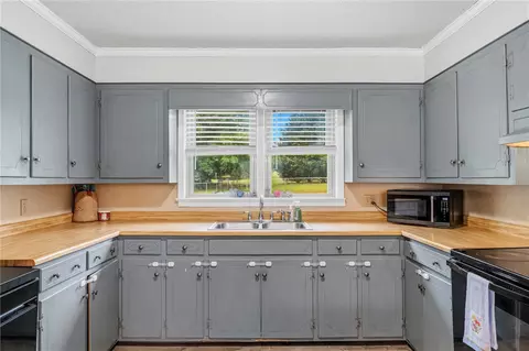Kitchen - 114 1st St, Central, SC 29630 photo 3 of 5