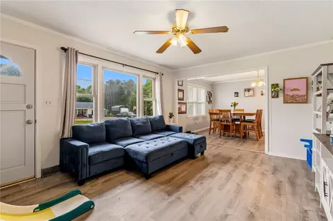 Living - 114 1st St, Central, SC 29630 photo 2 of 2