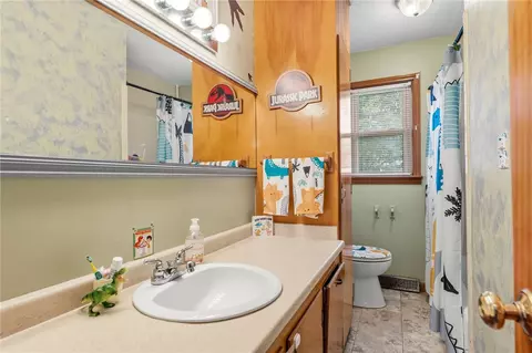 Bath - 114 1st St, Central, SC 29630 photo 2 of 2