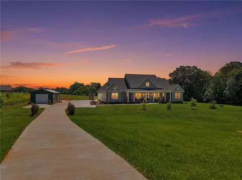 216 Burnt Tanyard Rd, West Union, SC 29696
