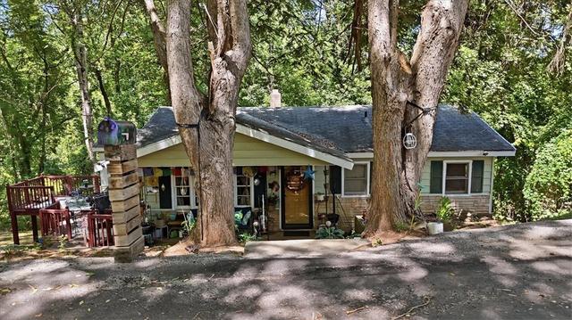 76 Bomar St, Inman, SC 29349