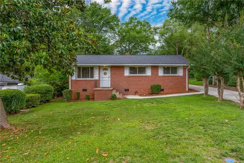 17 Eisenhower Dr, Greenville, SC 29607