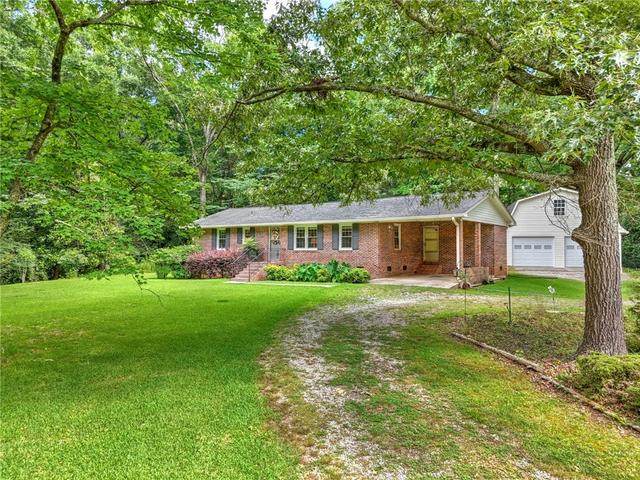 9 Brownlee St, Due West, SC 29639