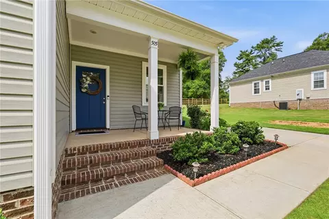 505 W D Ave, Easley, SC 29640 photo 2
