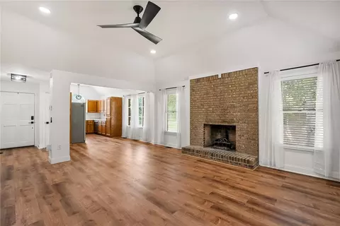 Living - 109 Prestwick Ct, Easley, SC 29642 photo 4 of 6