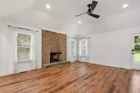 Living - 109 Prestwick Ct, Easley, SC 29642 photo 2 of 6