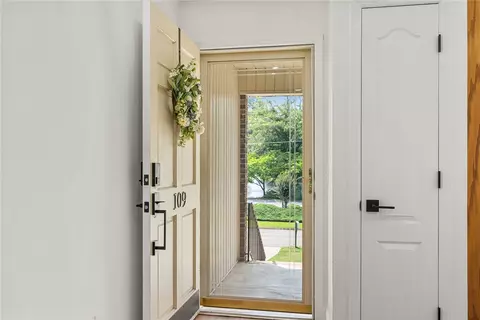 Entry Way - 109 Prestwick Ct, Easley, SC 29642 photo 3 of 7