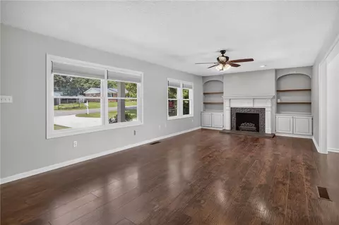 Living - 113 Greenfield Ave, Pendleton, SC 29670 photo 2 of 5