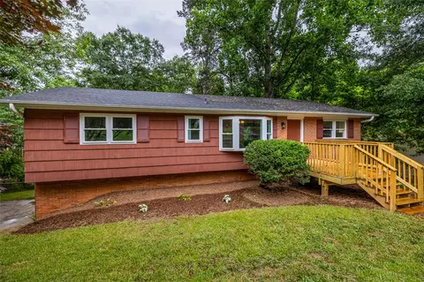 7 Birchbark Dr, Greenville, SC 29611