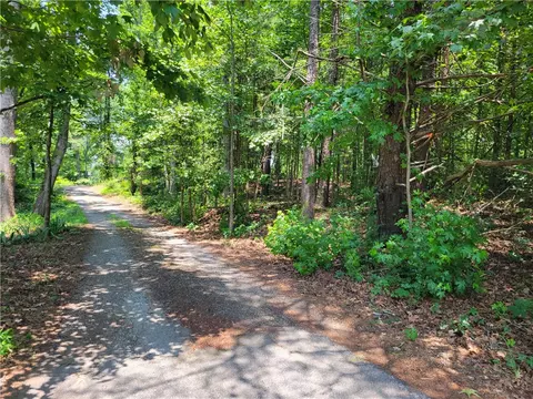 306 Fox Fire Rd, Central, SC 29630
