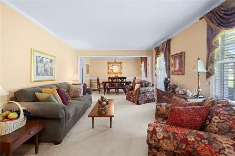 Living - 706 Pinewood Dr, Pendleton, SC 29670 photo 1 of 3