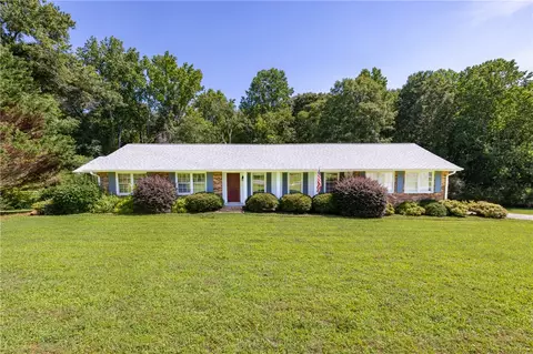 706 Pinewood Dr, Pendleton, SC 29670